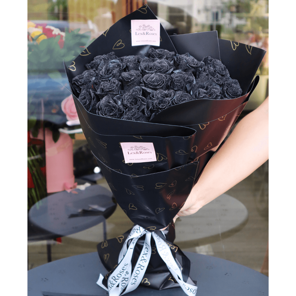 50 Black Glitter Roses 🖤 #rosebouquet #glitterroses #2dozenroses #bla, black  glitter roses