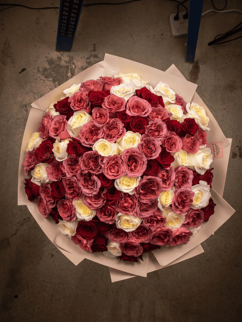 Vintage Red Deluxe Bouquet