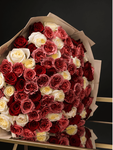 Vintage Red Deluxe Bouquet