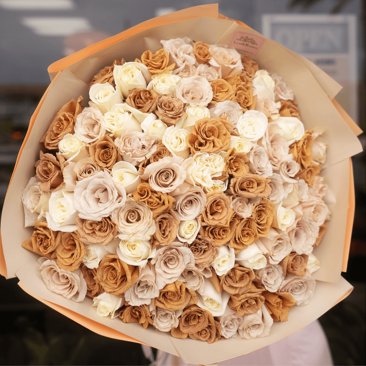 Lex Roses Cappuccino Deluxe Rose Bouquet โ Lex&Roses
