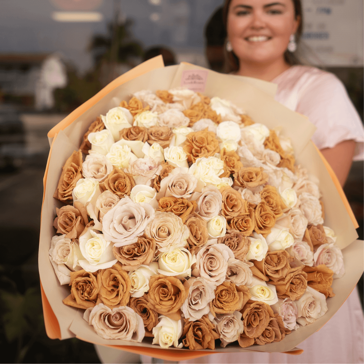 Lex Roses Cappuccino Deluxe Rose Bouquet โ Lex&Roses