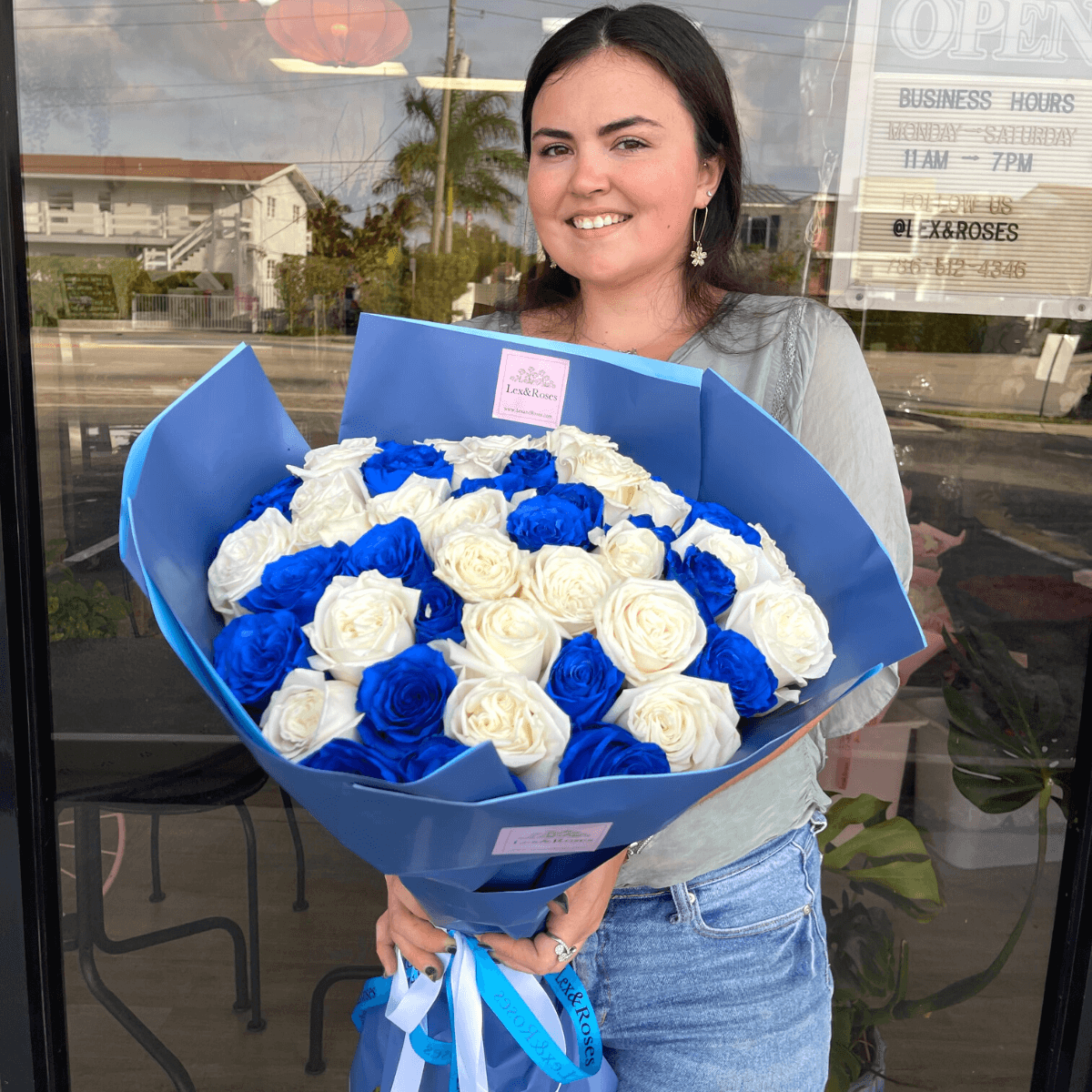 Lex Roses Miami Blue & White Rose Bouquet – Lex&Roses